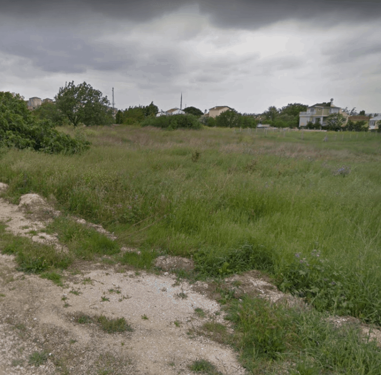 Land for sale in Istanbul, Turkey, close to the sea 300 meters