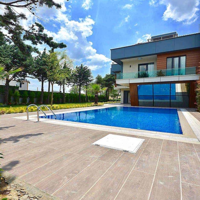 Furnished detached villa for sale in Istanbul, Beylikduzu, Turkey