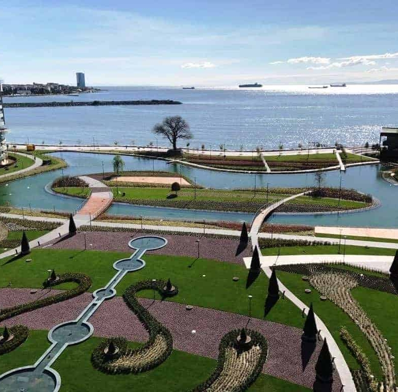 شقة للبيع على البحر مباشرة في اتاكوي اسطنبول تركيا