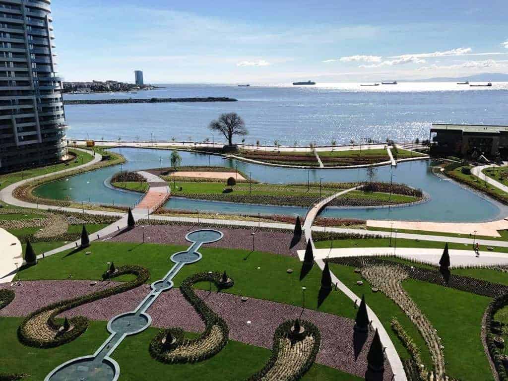 شقة للبيع على البحر مباشرة في اتاكوي اسطنبول تركيا