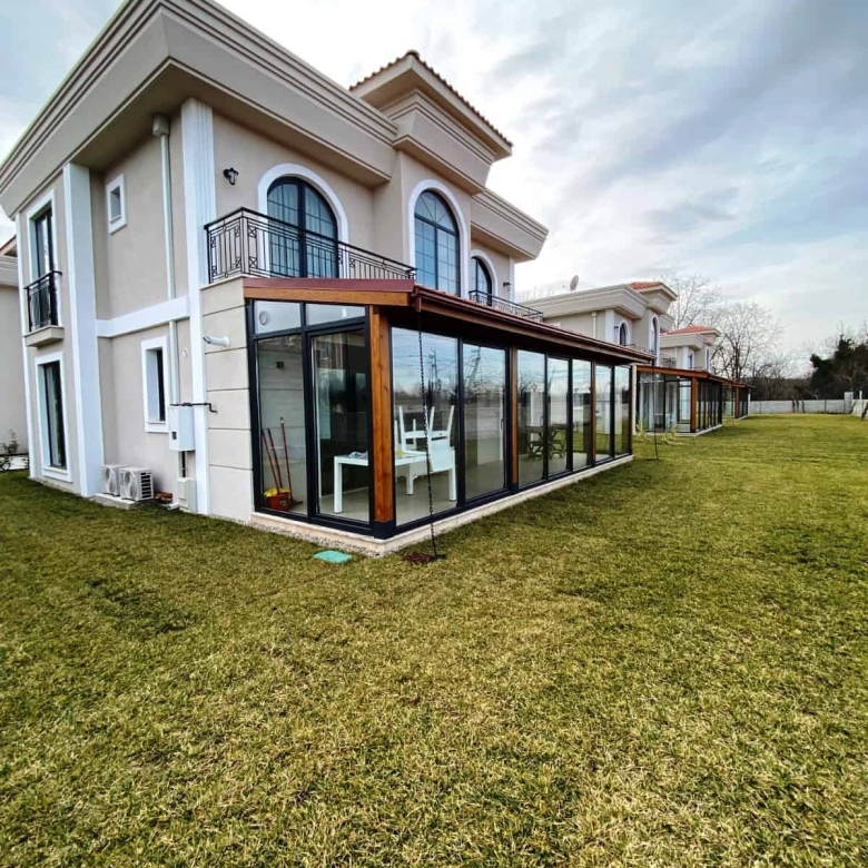 separate villas with garden for sale in Sapanca Turkey