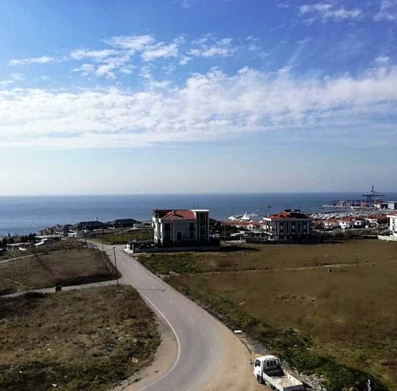 شقة للبيع في اسطنبول بيليك دوزو تركيا 3 غرف و صالة مطلة على البحر