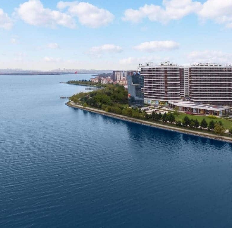 Apartments overlooking the Istanbul Canal, for sale in Kucukcekmece, Istanbul, Turkey