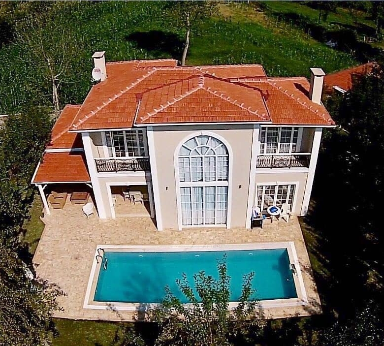 Detached villas for sale in sapanca with pool and private garden